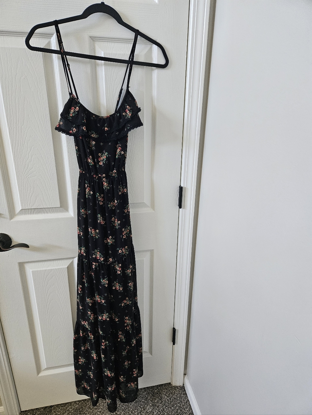 GUESS Floral Ruffle Tiered Maxi Dress - Black & Peach - Size 4
